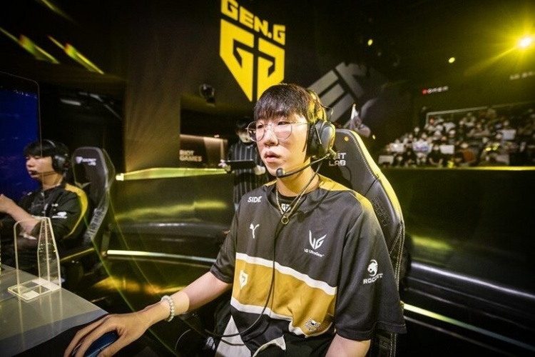 着这位乌拉 着这位乌拉